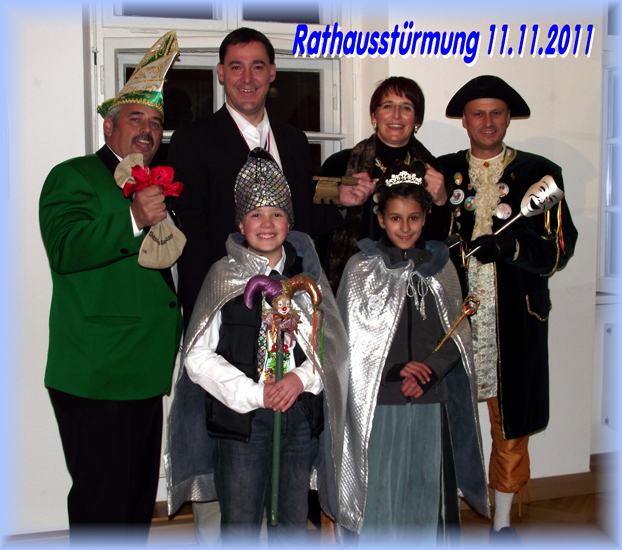 Rathausstuermung-Nov.11-02